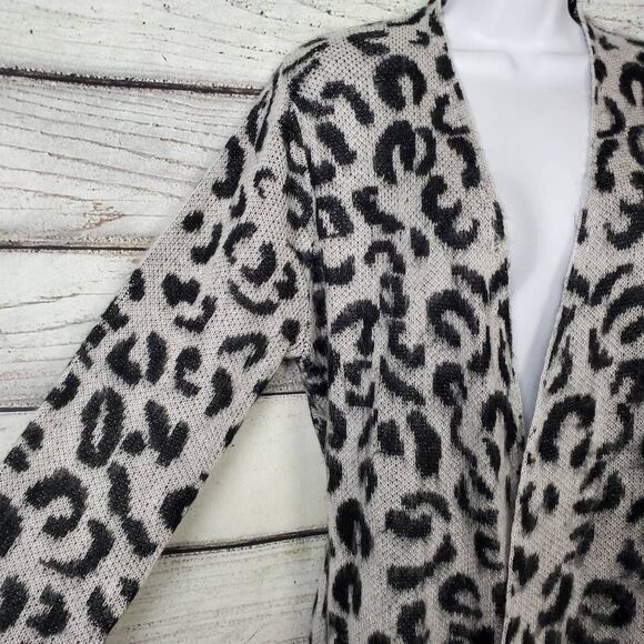 Harvé Benard Women’s Black White Leopard Print Long Cardigan Sweater Size Large - Picture 4 of 8
